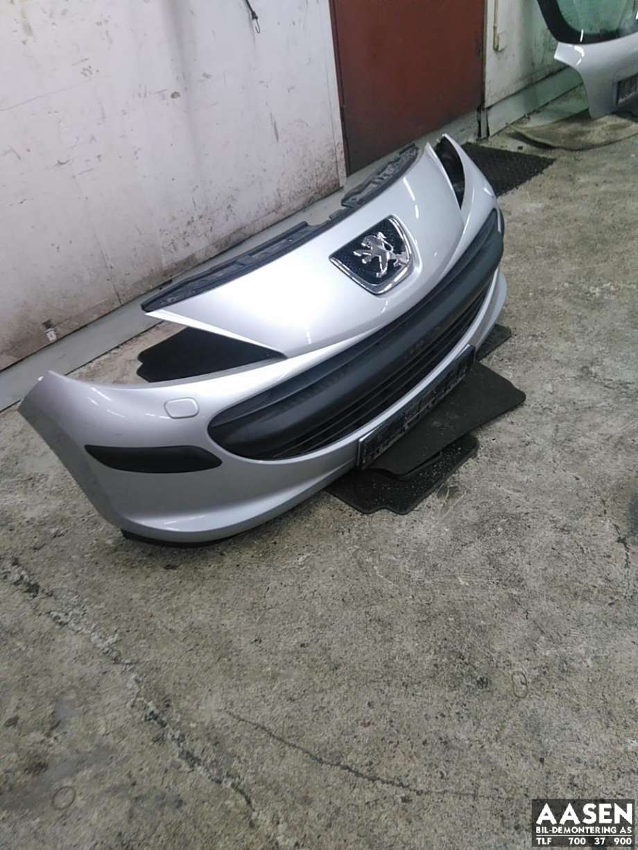 Støtfanger foran til Peugeot 207 2006-2012 (7401 EP|)