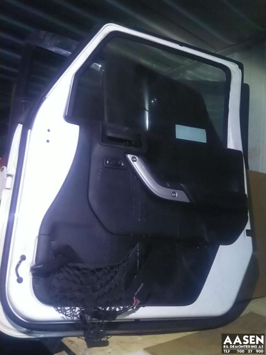 Dør høyre foran til Jeep Wrangler 2007-->> (Type III)  (68079 596|68061642AB|)