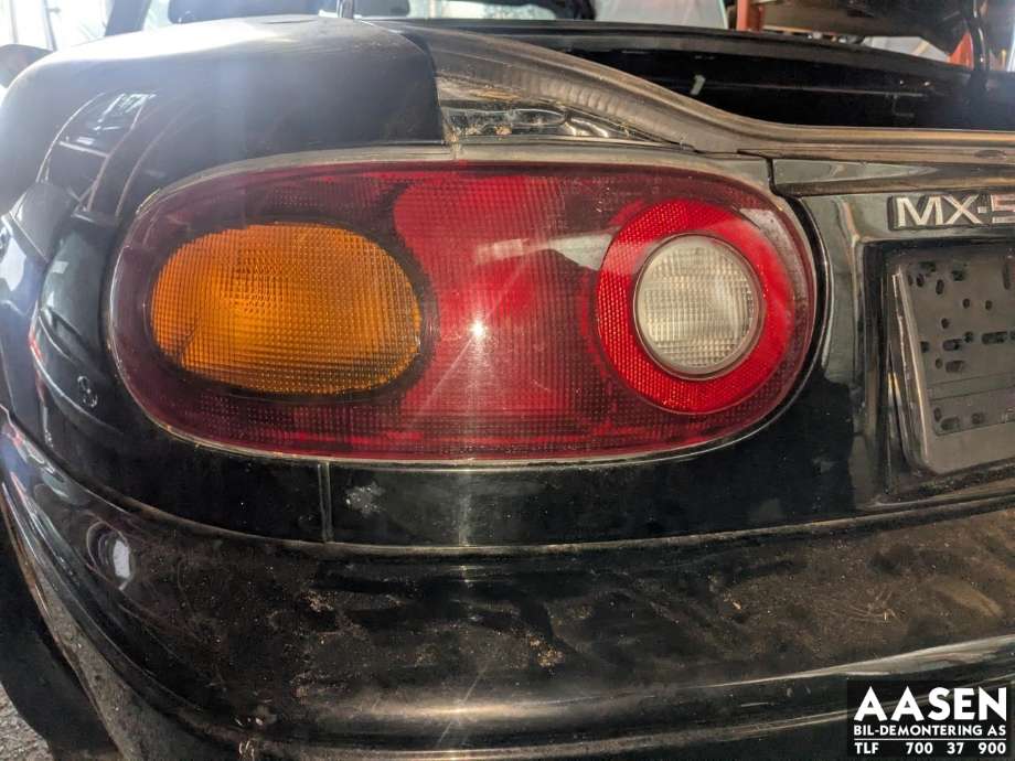 Baklykt venstre til Mazda MX-5, 1989-1998 (Type I) (8BN3-51-160)