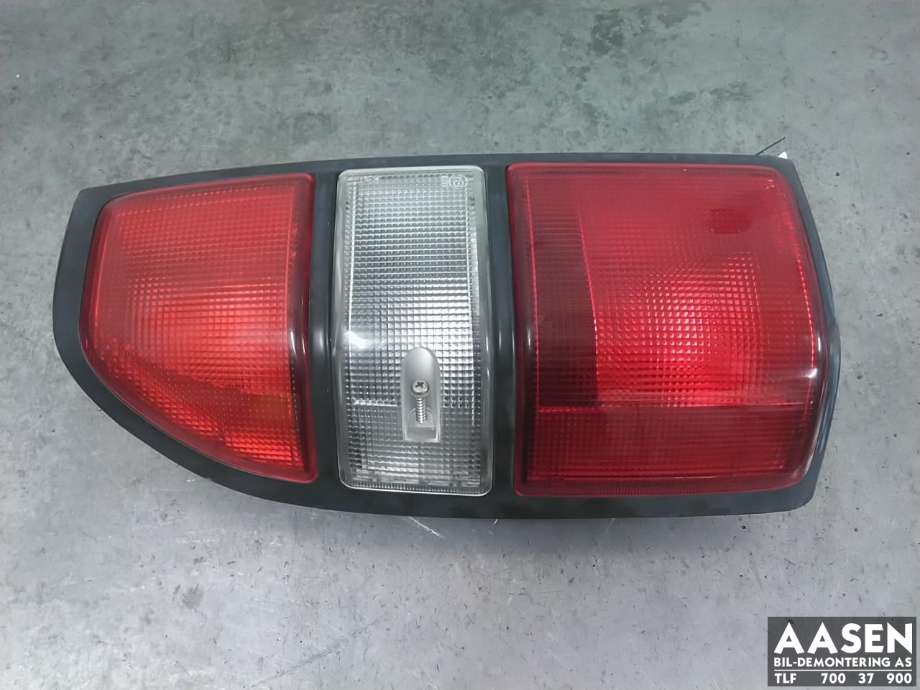 Baklykt venstre til Toyota Land Cruiser 90, 1996-2002  (8156060430)
