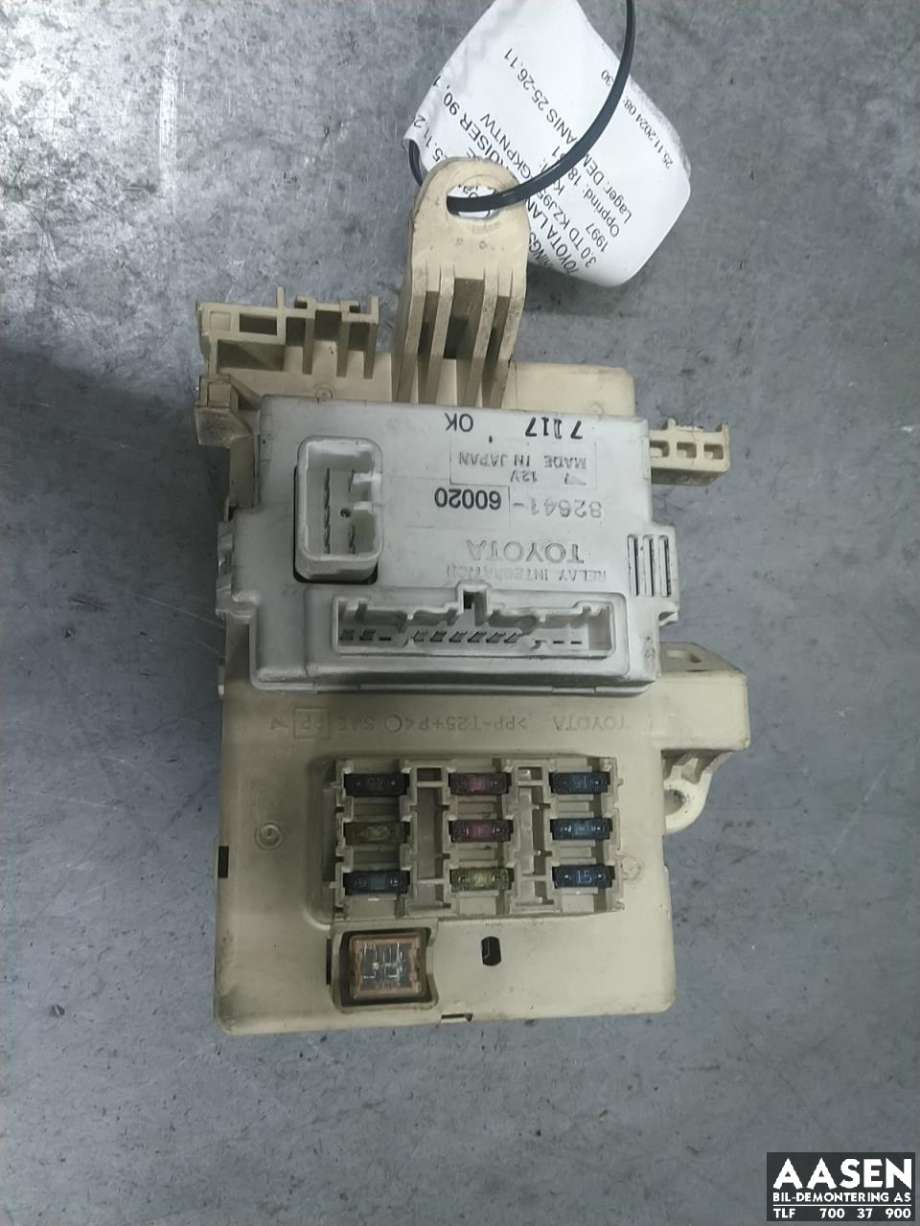 Sikringsboks kupe til Toyota Land Cruiser 90, 1996-2002  (8273160020)