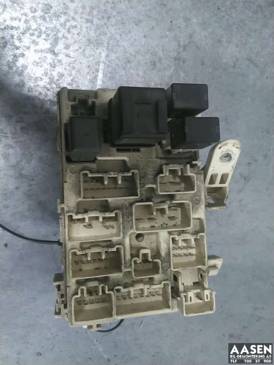 Sikringsboks kupe til Toyota Land Cruiser 90 1996-2002  (8273160020|)