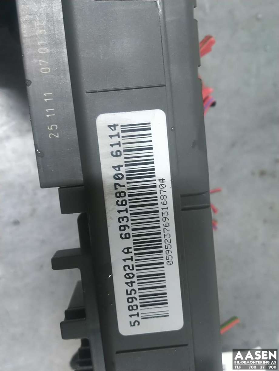 Sikringsboks bagasjerom til BMW X6 2008-2014 (E71/E72) (E71/E72) 