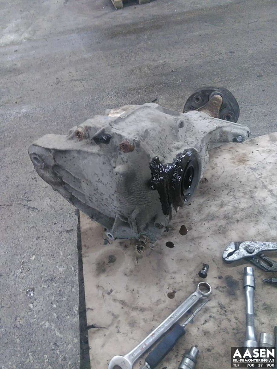 Kardang klokke bak til BMW 5-Serie 2010-2017 (F10/F11) (F10/F11) (33 10 7 584 446|)