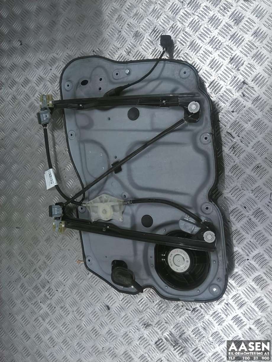 Ruteheis venstre foran til VW Caddy, 2010-2015 (Type III, Fase 2)  (2K2 837 729 M)