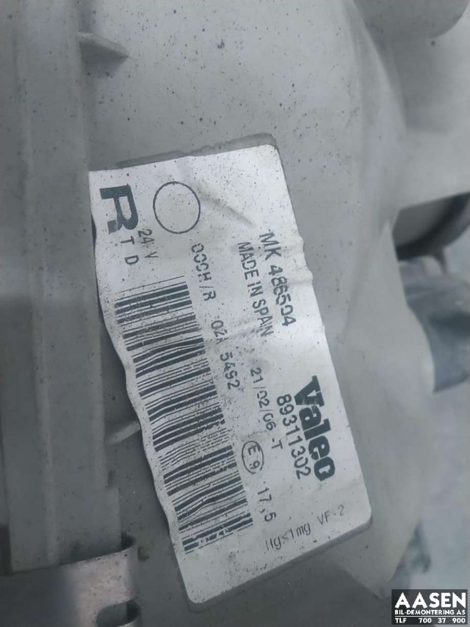 Frontlykt høyre halogen til Mitsubishi Canter 1990-->>