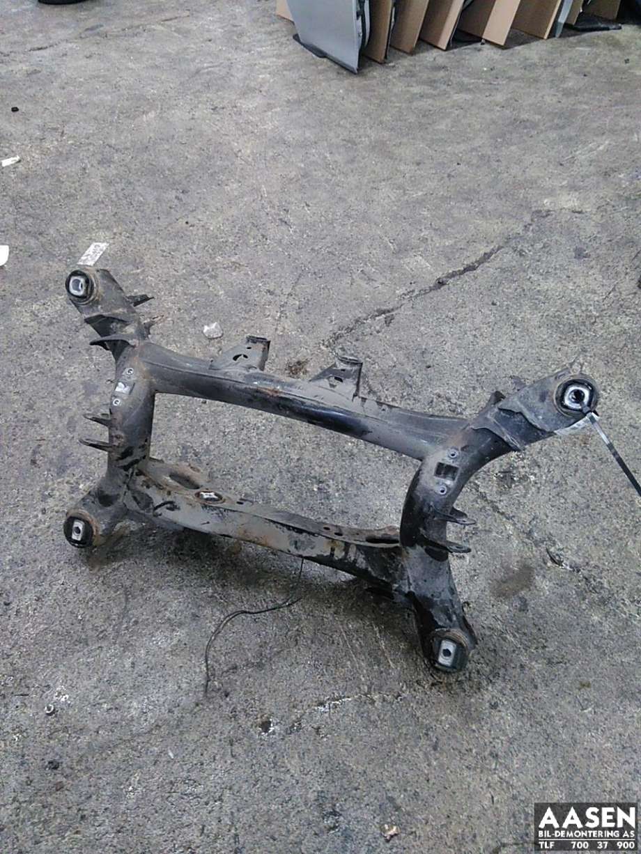 Travers bak til BMW 3-Serie 2012-2018 (F30/F31/F34) (F30/F31/F34) (33 31 6 792 507|)