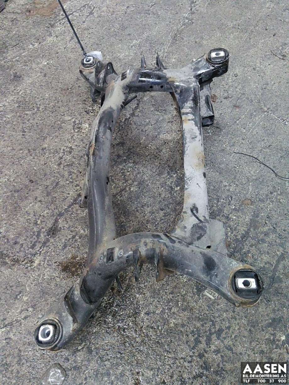 Travers bak til BMW 3-Serie 2012-2018 (F30/F31/F34) (F30/F31/F34) (33 31 6 792 507|)