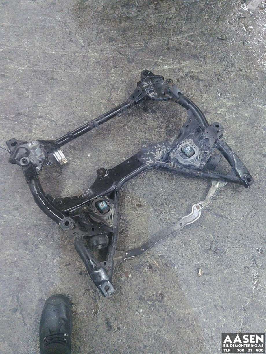 Travers foran hoved til BMW 3-Serie 2012-2018 (F30/F31/F34) (F30/F31/F34) (31 10 6 872 118|)