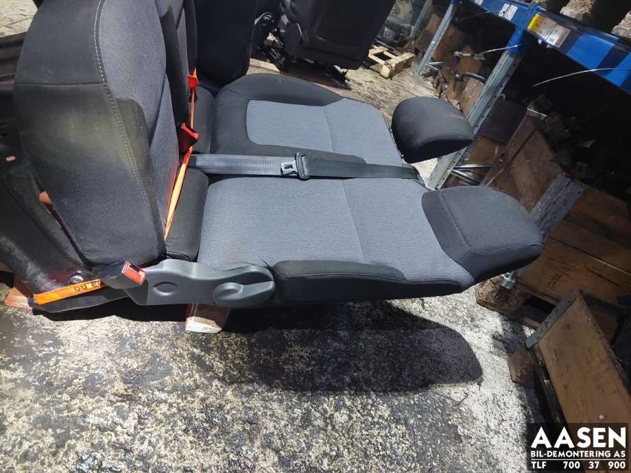 Sete foran høyre til Opel Vivaro B 2014-2019  