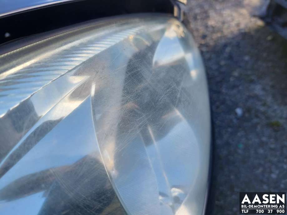 Frontlykt høyre halogen til Kia Cee