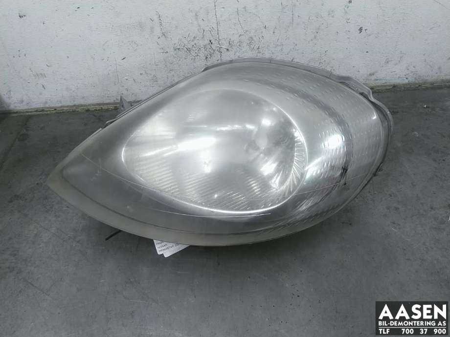 Frontlykt venstre halogen til Nissan Primastar 2001-2006 (2606000QAE|)