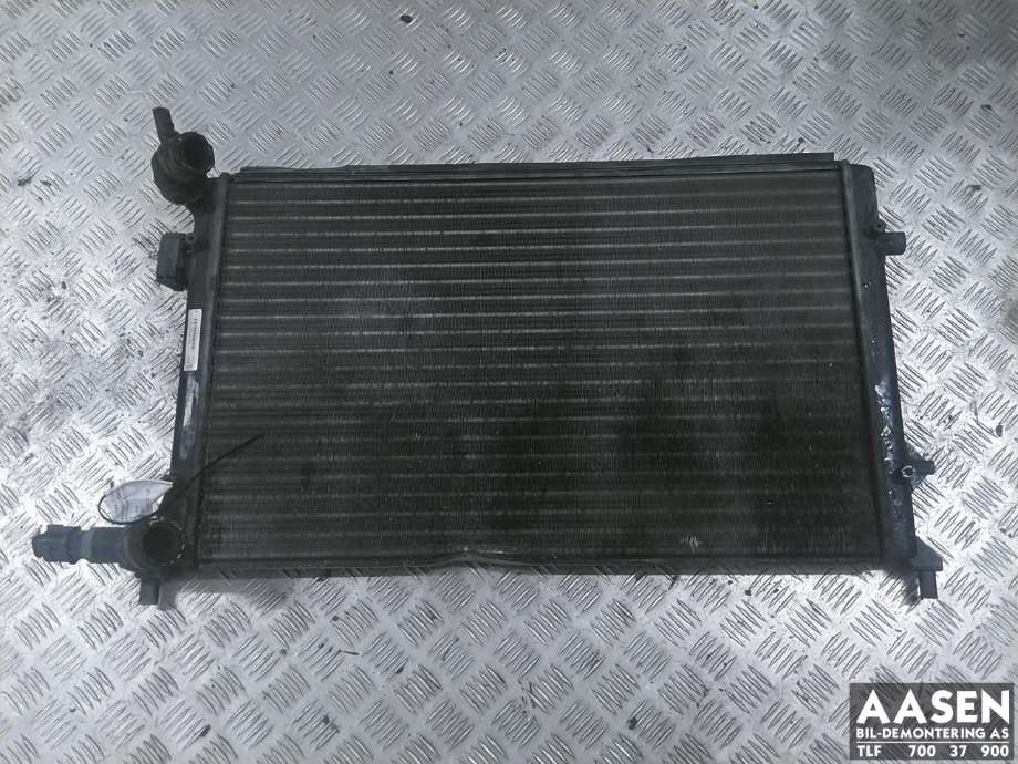 Radiator (manuell gir) til VW Caddy, 2004-2010 (Type III, Fase 1)  (1K0 121 251 BR)