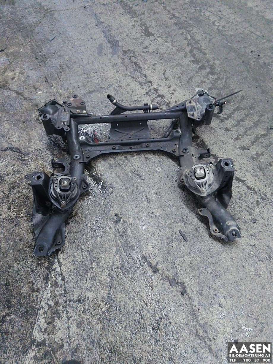 Travers foran hoved til BMW 3-Serie 2012-2018 (F30/F31/F34) (F30/F31/F34) (31 10 6 872 121|)
