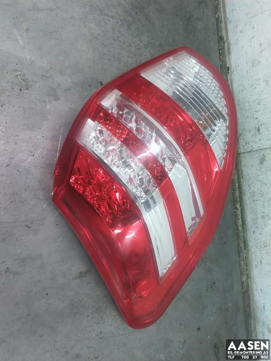 Baklykt venstre til Toyota RAV4 2009-2013 (Type III, Fase 2) (8156142120|)