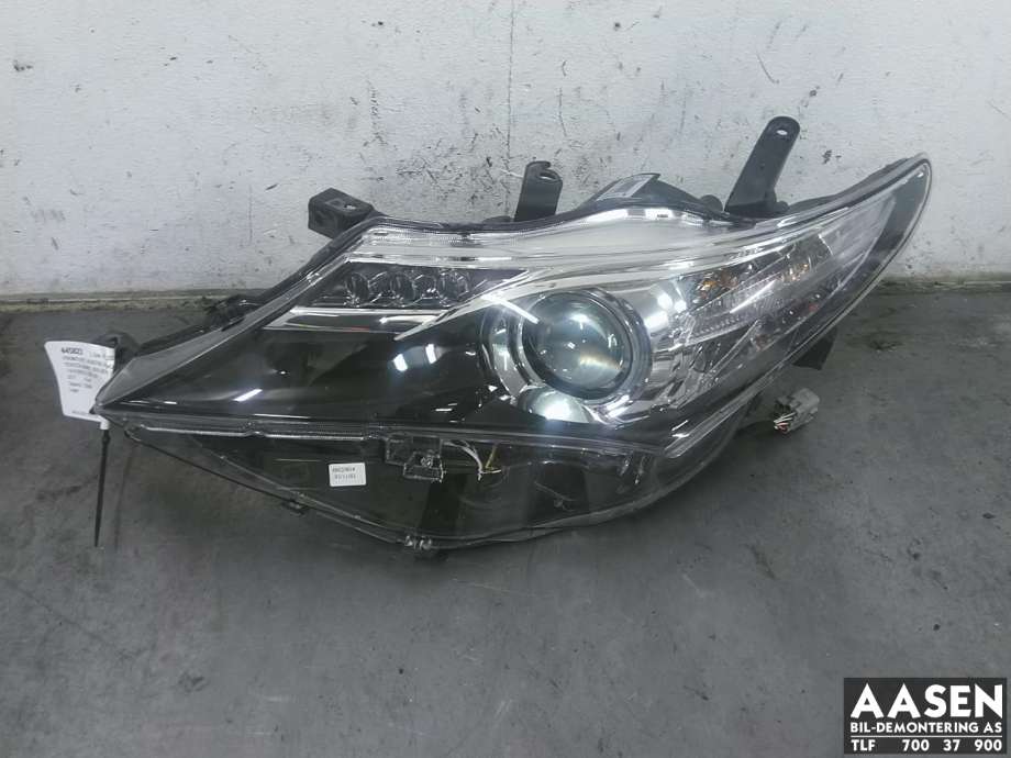 Frontlykt venstre halogen til Toyota Auris, 2015-2019 (Type II, Fase 2)  (8117002J60)