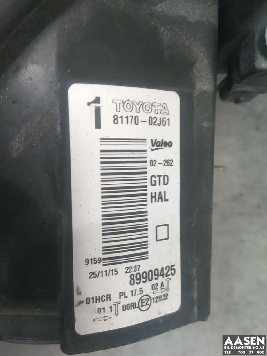 Frontlykt venstre halogen til Toyota Auris 2015-2019 (Type II, Fase 2)  (8117002J60|)