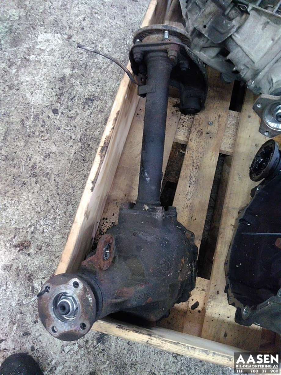 Kardang klokke foran til Mitsubishi L200 2006-2015 (Type IV) (3541A071|)