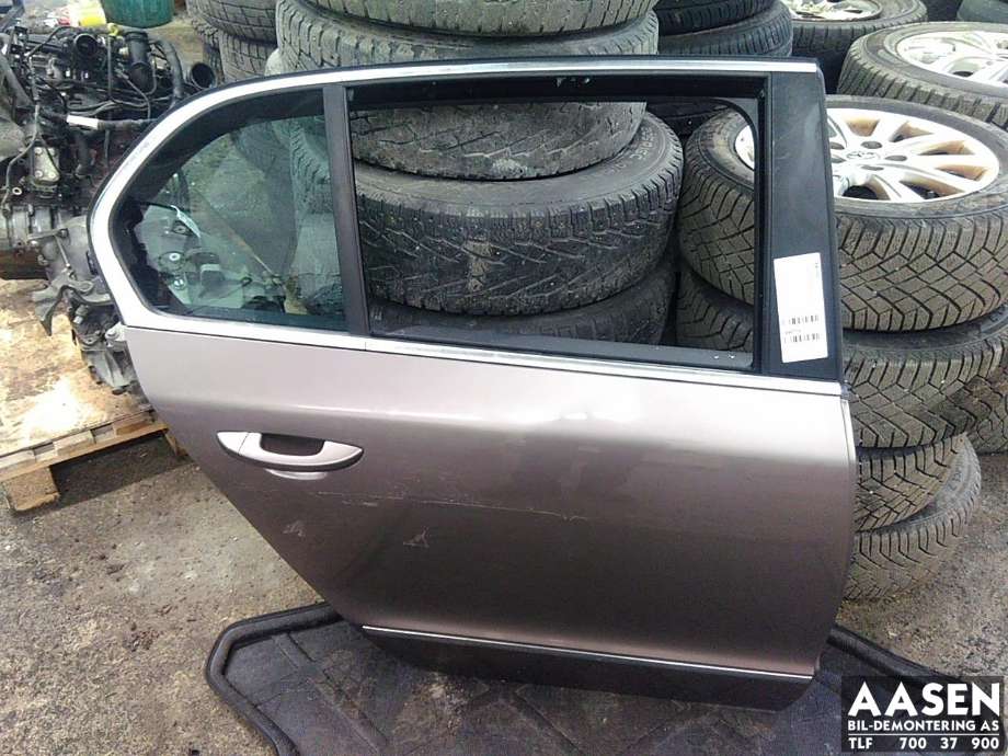 Dør høyre bak til Škoda Superb 2008-2015 (Type II) (3T5 833 056|)