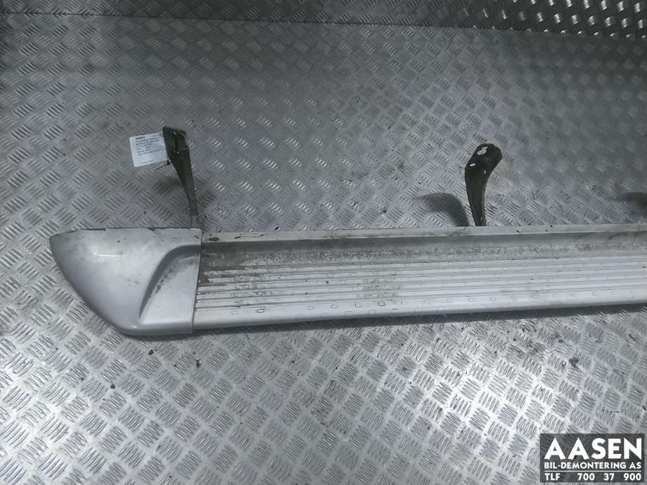 Stigtrinn/stigbrett til Mazda BT-50, 2007-2013  (UR66-51-V20C 92)