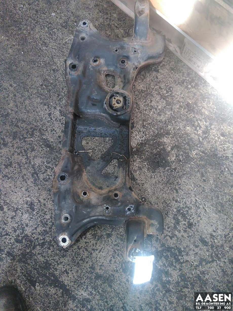 Travers foran hoved til VW Jetta, 2011-->>  (5C0 199 313 N)