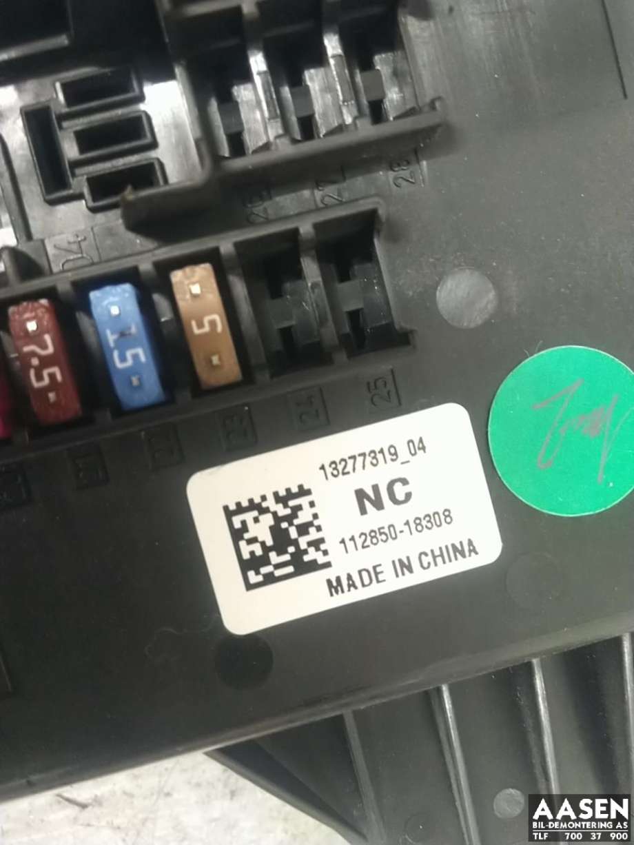 Sikringsboks bagasjerom til Opel Insignia A 2009-2014  (13277319|)