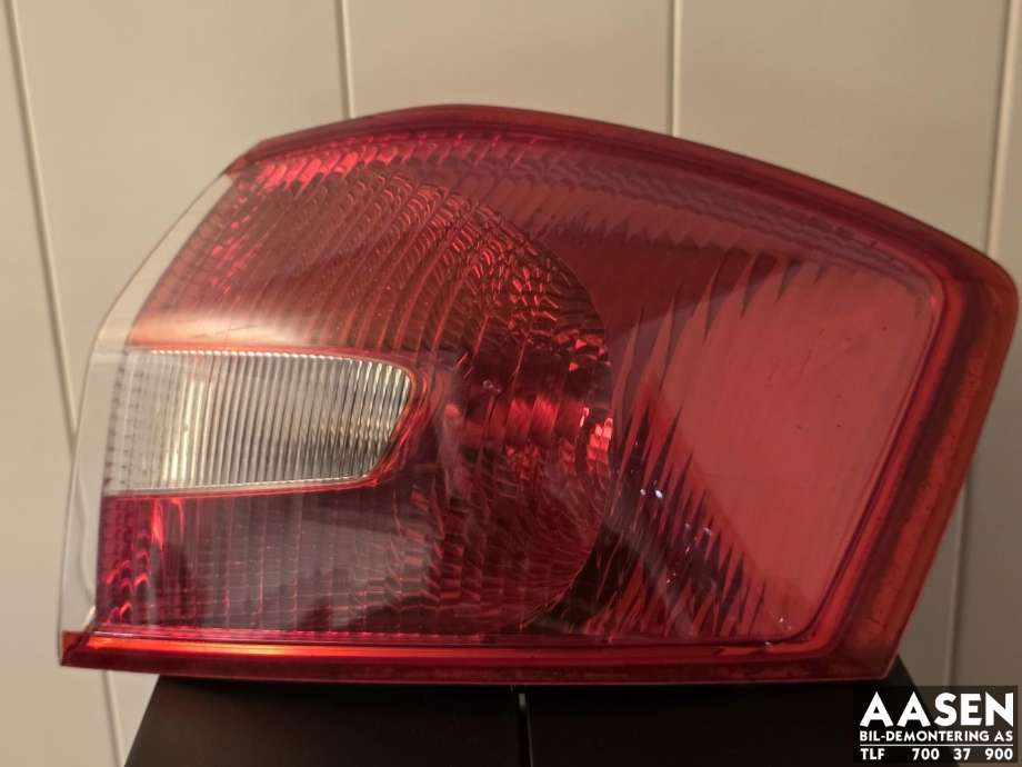 Baklykt høyre ytre til Ford Kuga 2008-2012 (Type I)  (1710611|8V41-13404-CH|)