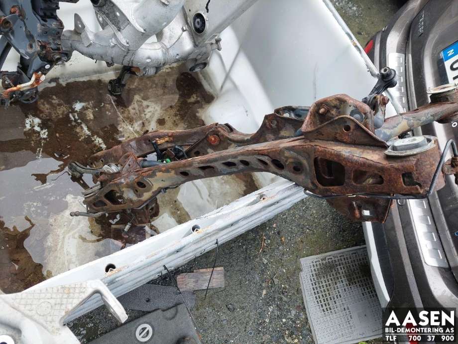Travers bak til VW Passat 2015-2019 (Fase 1) (B8) (B8) (3Q0 505 235 T|3Q0 505 235 AA|)