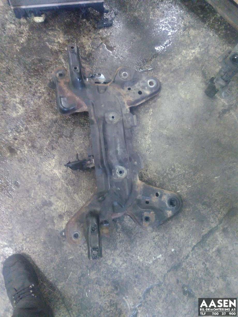 Travers foran hoved til Peugeot 208, 2012-2019 (Type I)  (98 042 081 80)