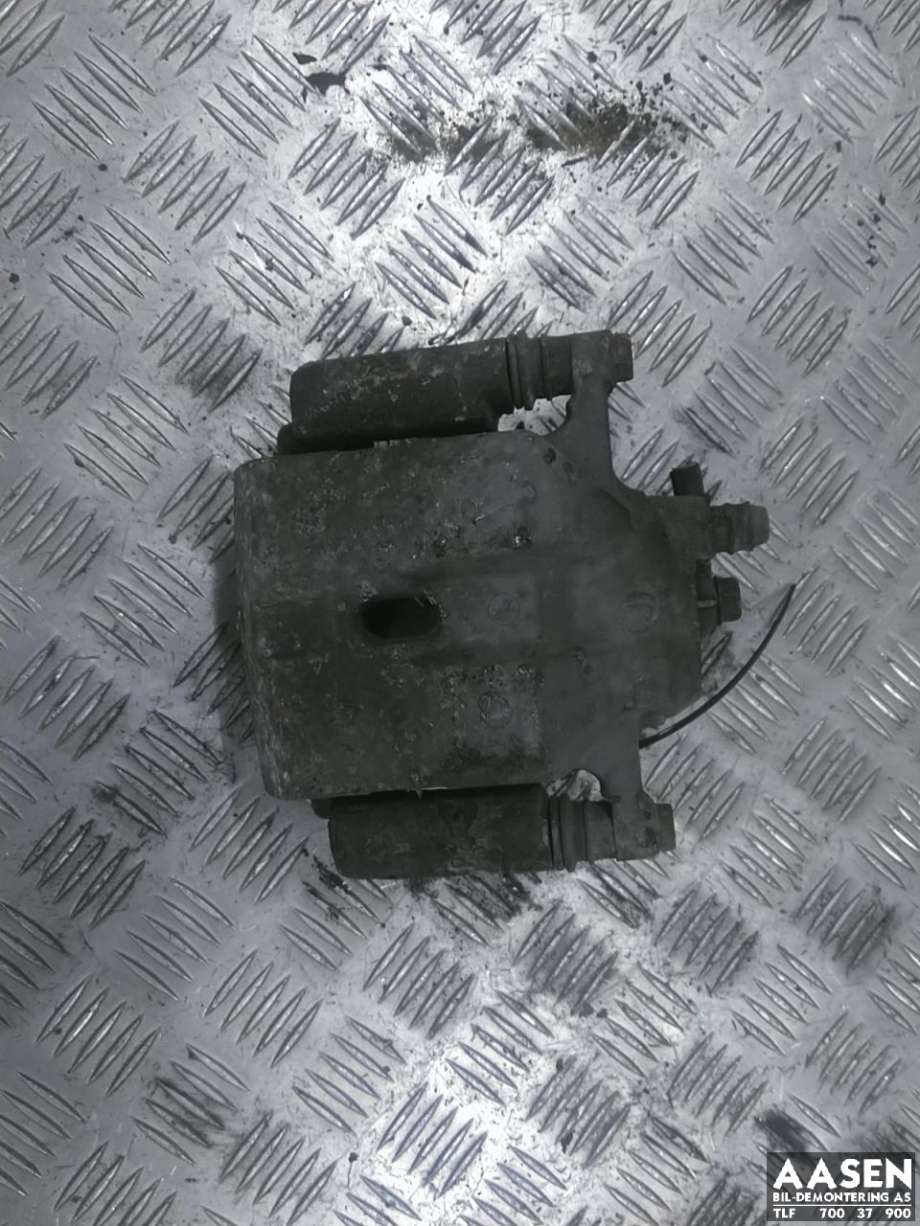 Bremsecaliper høyre foran til Lexus CT, 2010-2020  (4773047060)