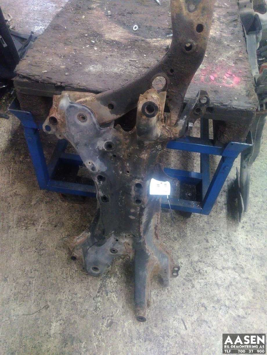 Travers foran hoved til Lexus CT, 2010-2020  (5120112441)