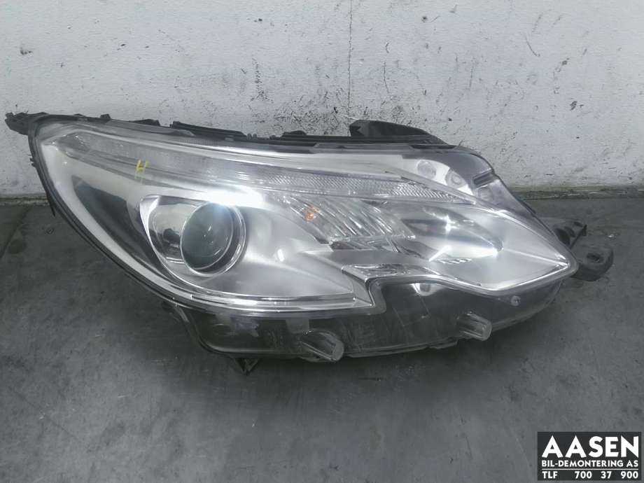 Frontlykt høyre halogen til Peugeot 2008, 2013-2019 (Type I) (96 778 102 80)