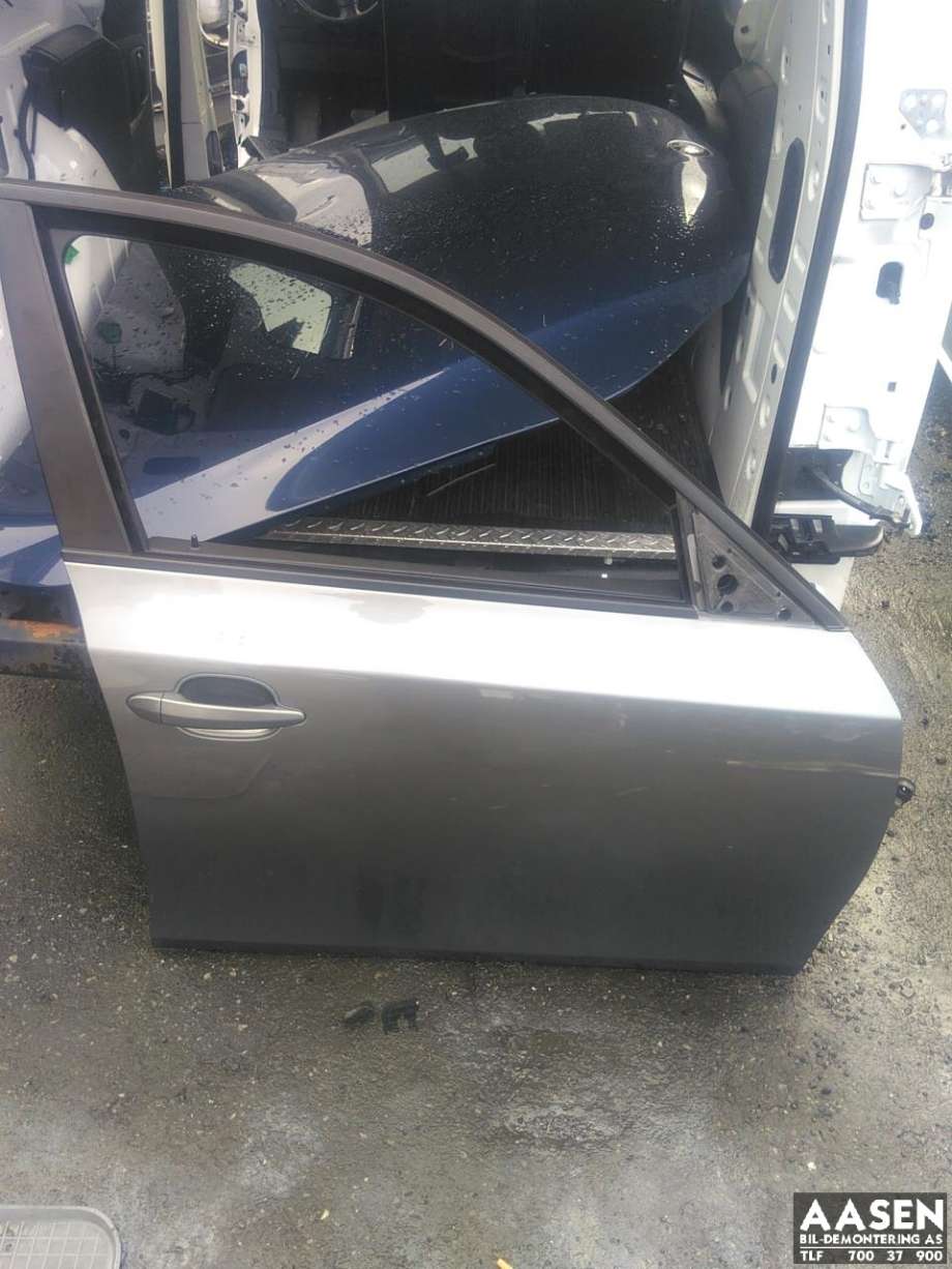Dør høyre foran til BMW 5-Serie 2003-2010 (E60/E61) (E60/E61) (41 51 5 A2A 3A6|)