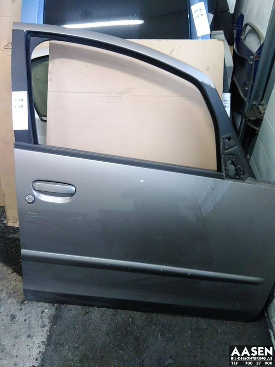 Dør høyre foran til Mitsubishi Colt, 2004-2008 (Type VII, Fase 1)  (MN161884)