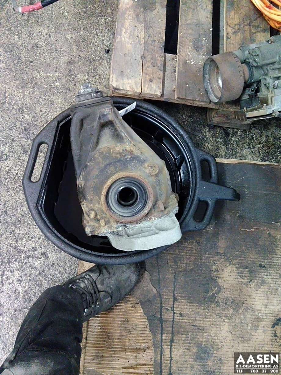 Kardang klokke bak til BMW X5 2007-2013 (E70) (E70) (33 10 7 590 914|)