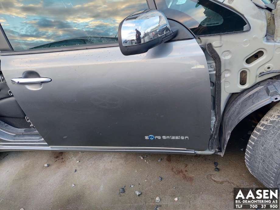 Dør høyre foran til Nissan Leaf, 2011-2017 (Type I)  (H01003NLHA)