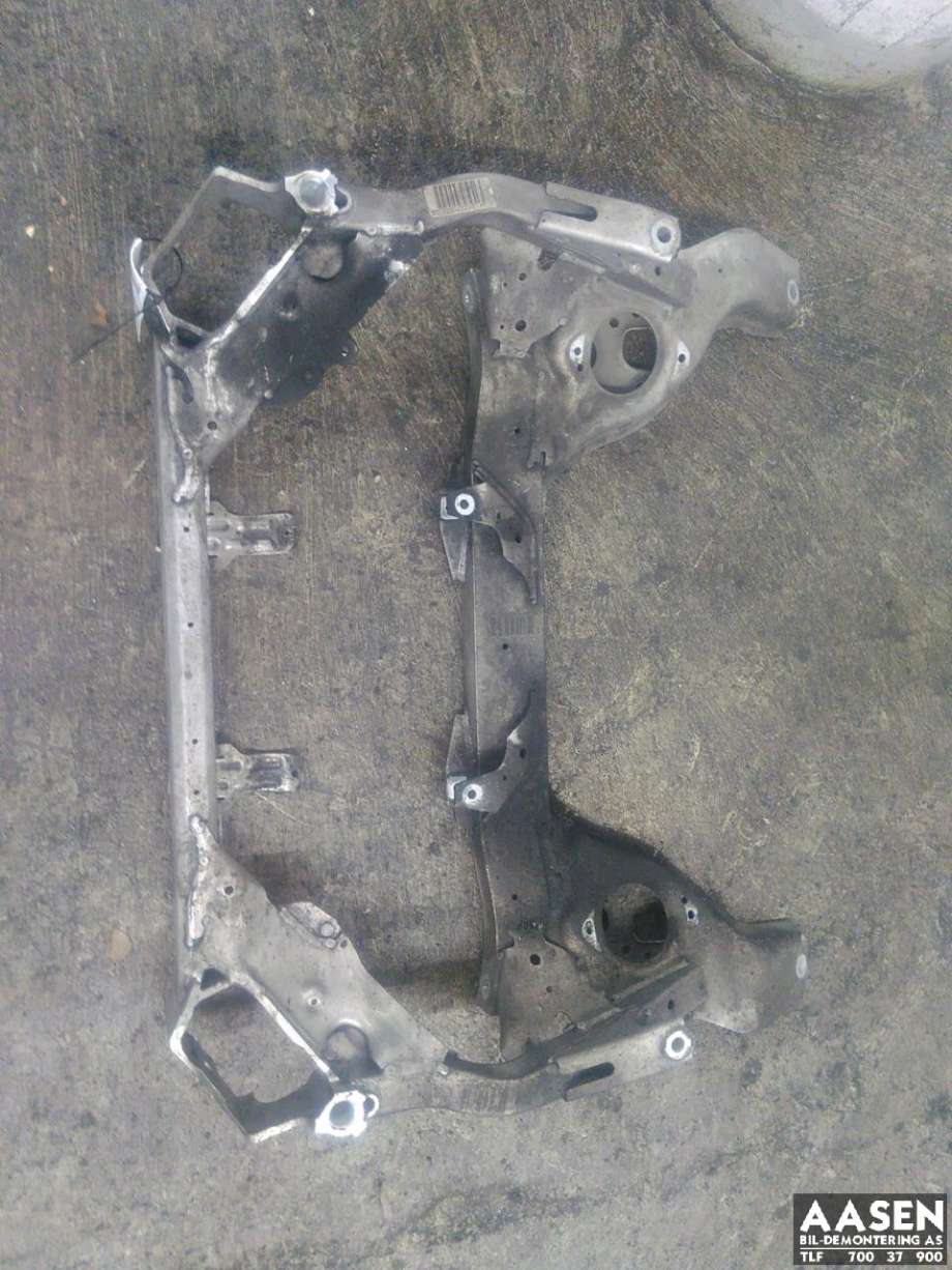 Travers foran hoved til BMW 3-Serie 2005-2011 (E90/E91/E92/E93) (E90/E91/E92/E93) (31 11 6 785 639|)
