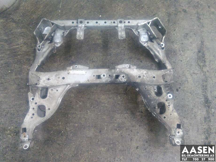Travers foran hoved til BMW 3-Serie 2005-2011 (E90/E91/E92/E93) (E90/E91/E92/E93) (31 11 6 785 639|)