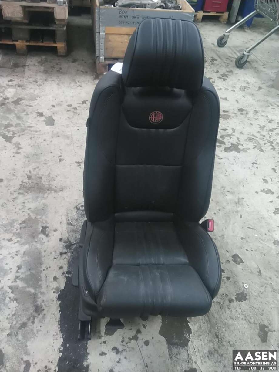 Sete foran høyre til Alfa Romeo 159, 2005-2011  