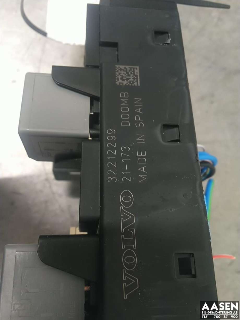 Sikringsboks motorrom til Volvo V60 / V60 CC 2018-->> (Type II)  (32212299|31398004|)