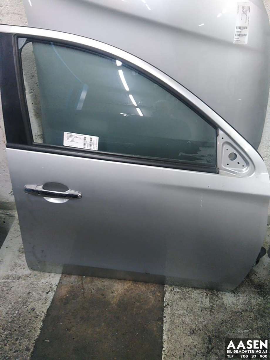 Dør høyre foran til Mitsubishi L200 2015-2019 (Type V, Fase 1)  (5700B794|)