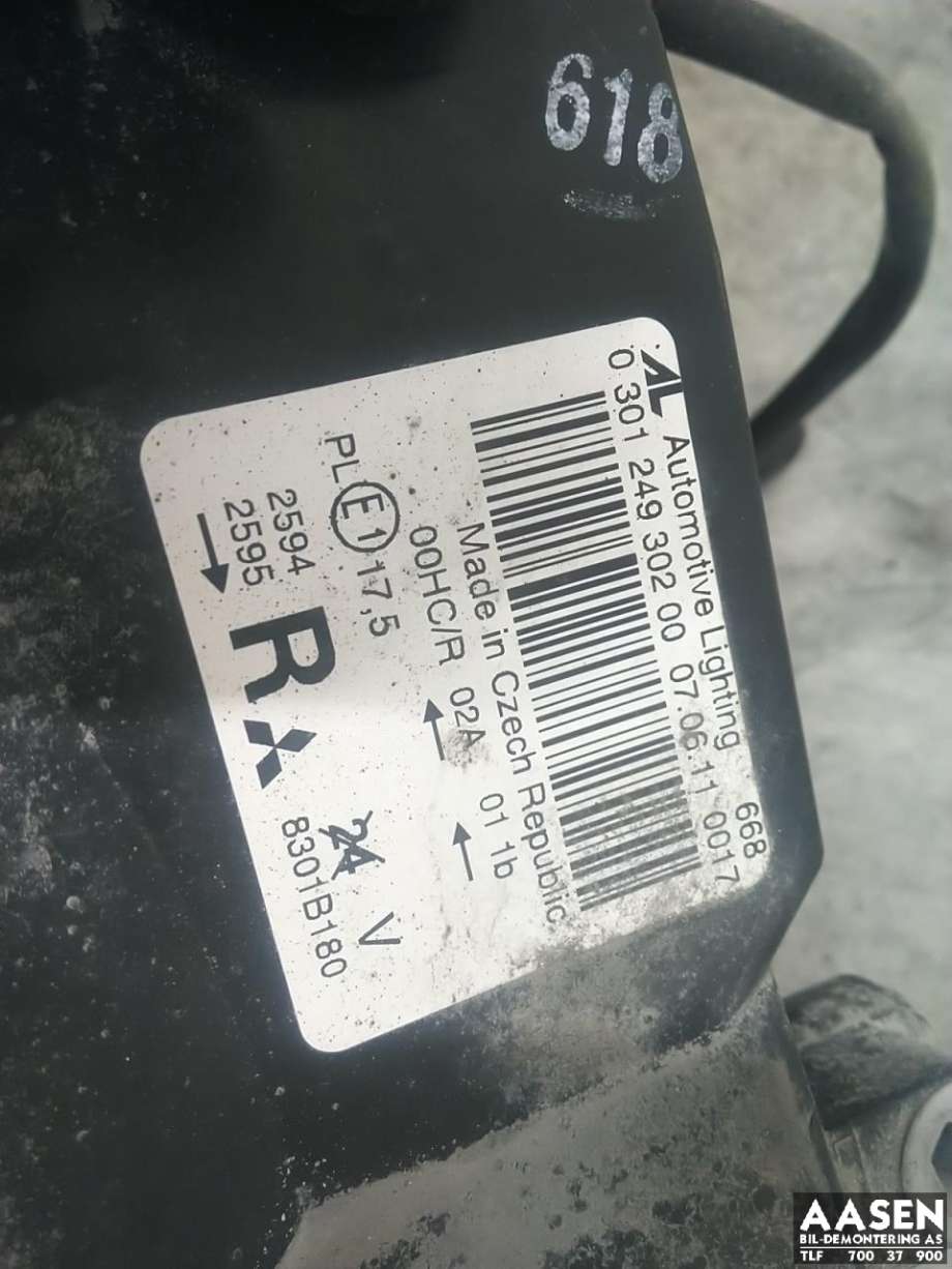 Frontlykt høyre halogen til Mitsubishi Colt 2009-2013 (Type VII, Fase 2) (8301B652|)