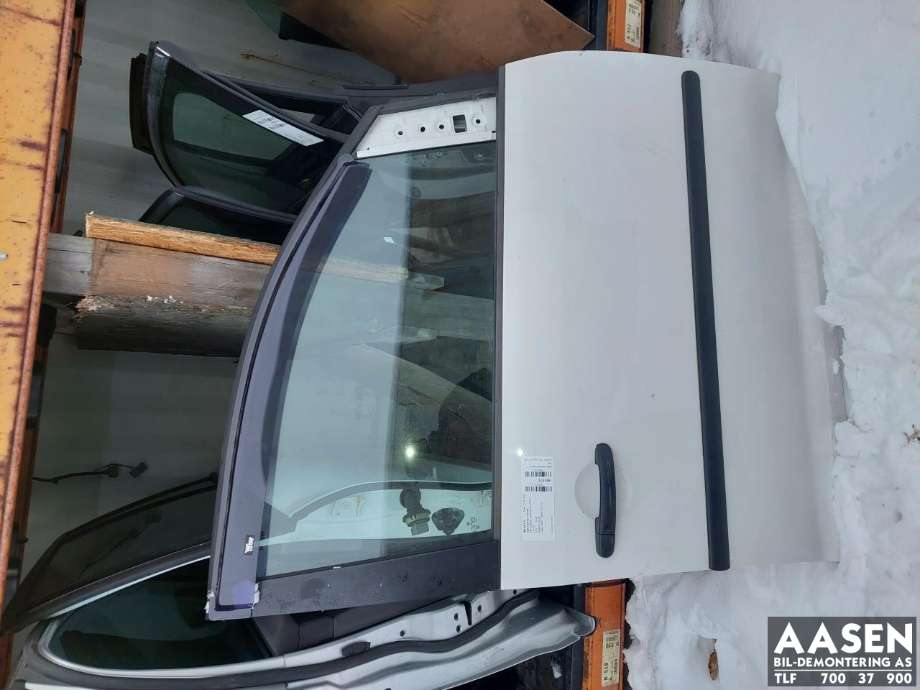 Dør høyre foran til VW Caddy 2010-2015 (Type III, Fase 2) (2K0 831 056 B|)