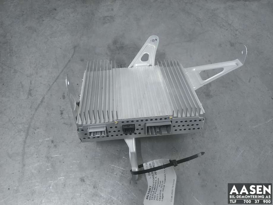 Bilstereo forsterker til Tesla Model 3 2018-2023 (Fase 1) (1079748-00-E|)