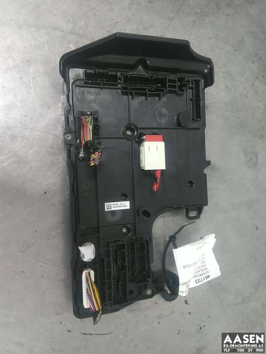 Styreenhet comfort (BCM) til Tesla Model 3 2018-2023 (Fase 1) (1567454-00-B|)