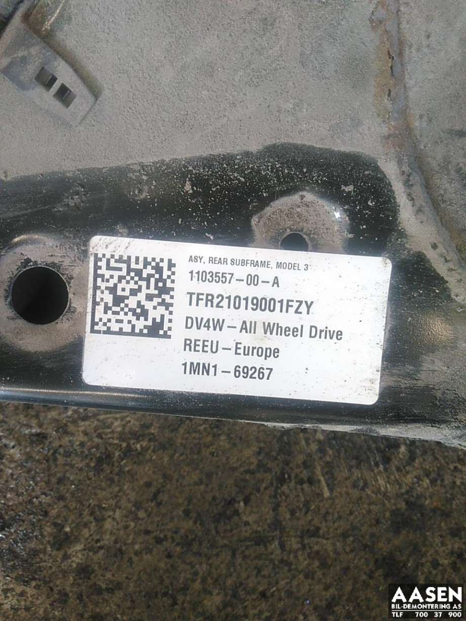 Travers bak til Tesla Model 3 2018-2023 (Fase 1) (1044580-00-C|)