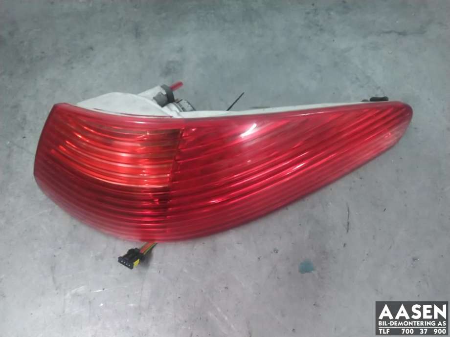 Baklykt høyre ytre til Peugeot 607, 2004-2010 (Fase 2)  (6351 N1)