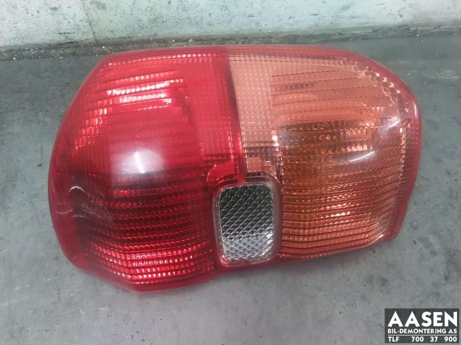 Baklykt høyre til Toyota RAV4, 2000-2006 (Type II)  (8155142060)