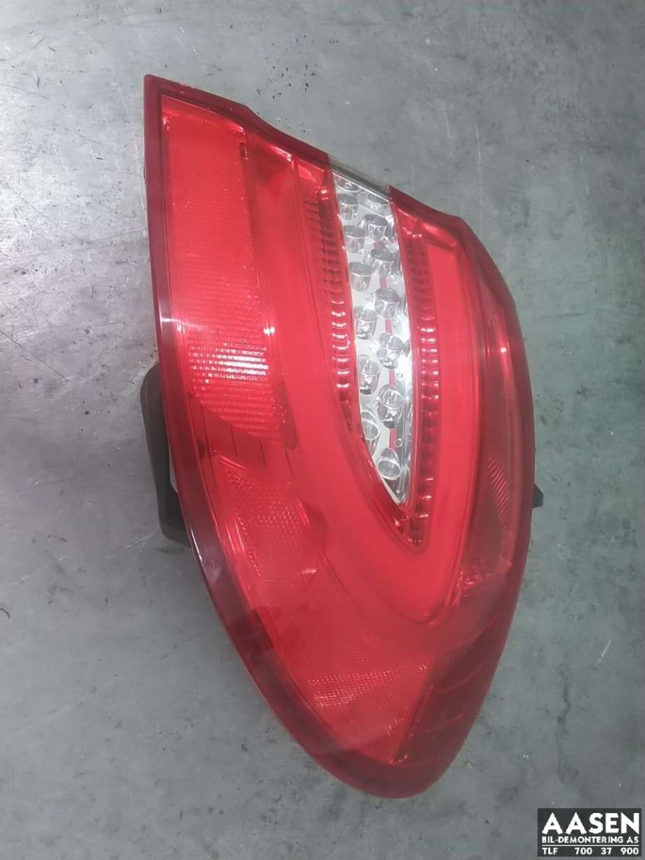 Baklykt høyre ytre til Mercedes B-Klasse, 2011-2018 (W246) (W246) (A 246 820 06 64)