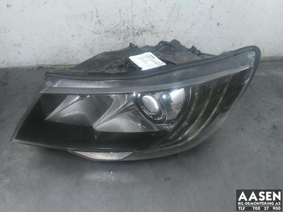 Frontlykt venstre xenon til Škoda Superb 2008-2015 (Type II)  (3T1 941 017 H|)